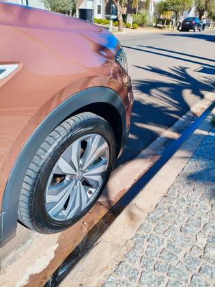 VOLKSWAGEN T-CROSS 1.0 200 TSI TOTAL FLEX COMFORTLINE AUTOMÁTICO VOLKSWAGEN T-CROSS 1.0 200 TSI TOTAL FLEX COMFORTLINE AUTOMÁTICO